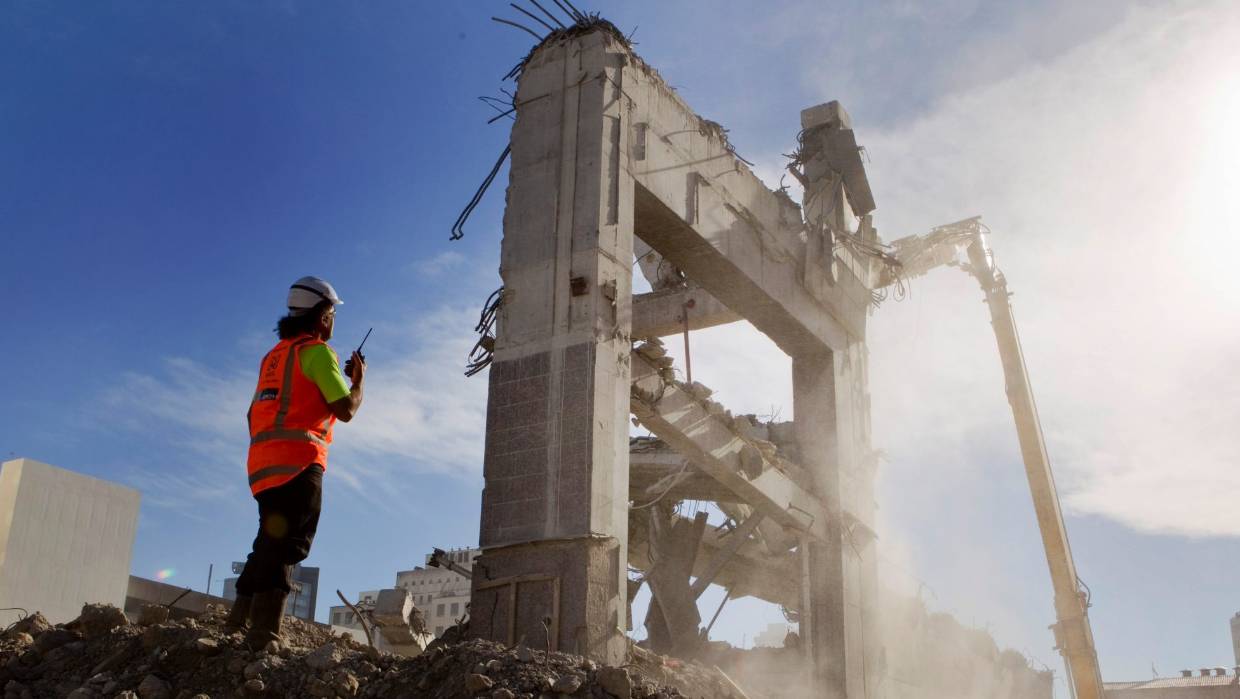Migrant builders