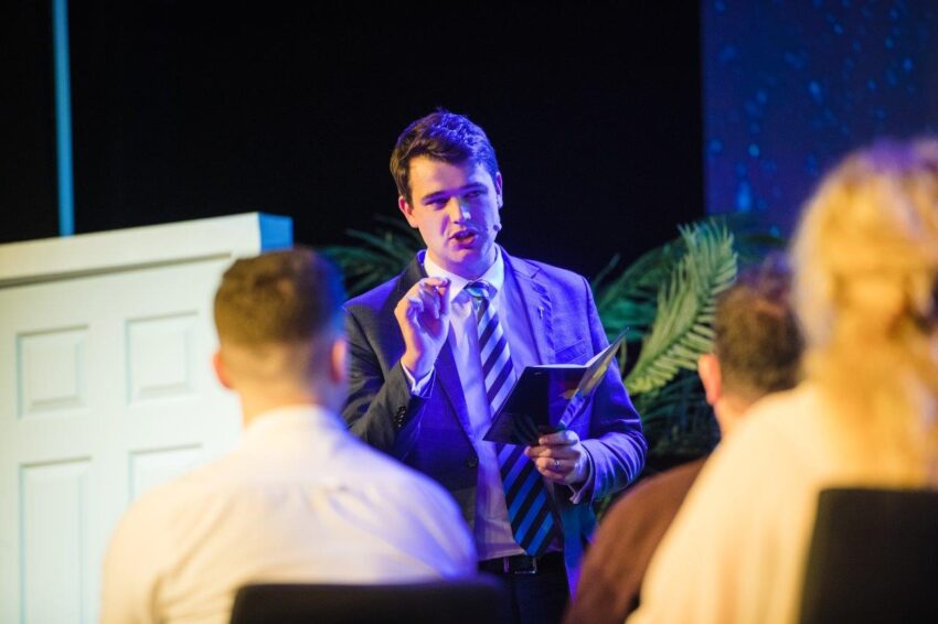 real estate auctioneer