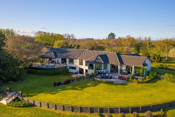 Karapiro Luxury Property