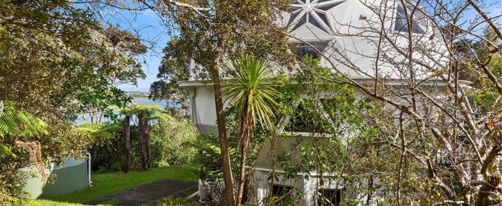 49 Chatham Ave, Paremoremo