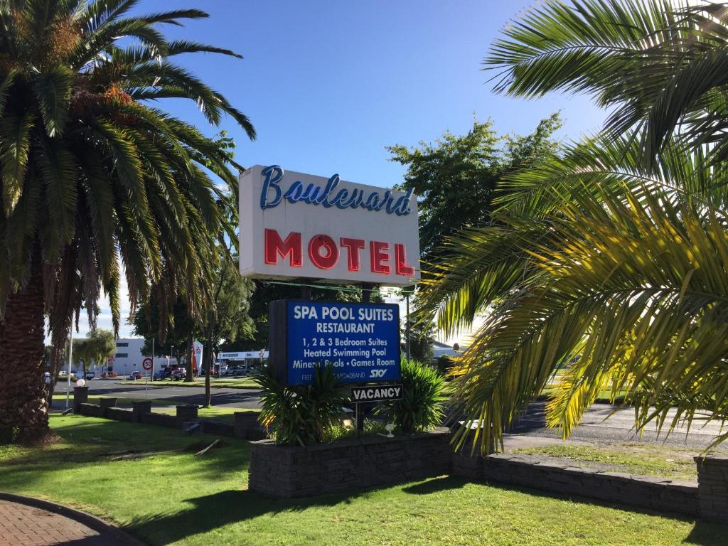 Boulevard Motel