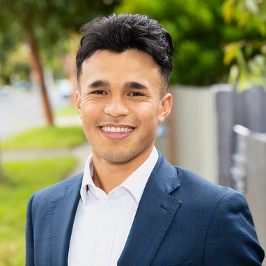 Noah Rezaie real estate agent