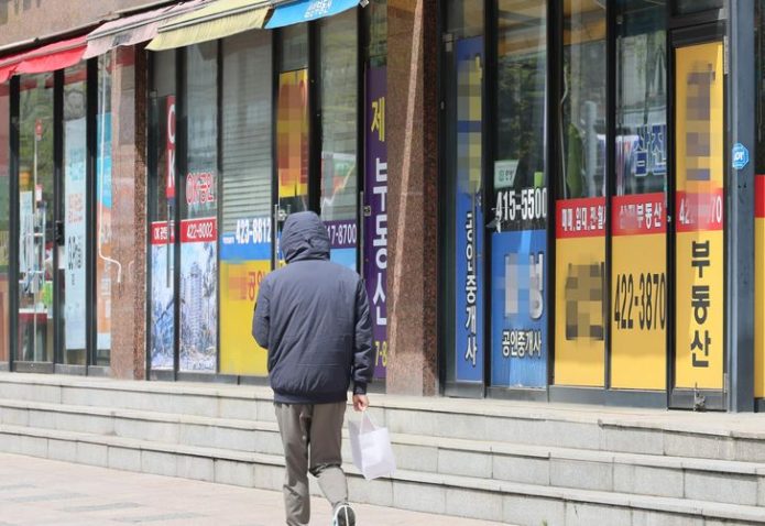 The number of operating licensed real estate agents